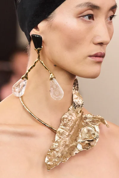 Look 19